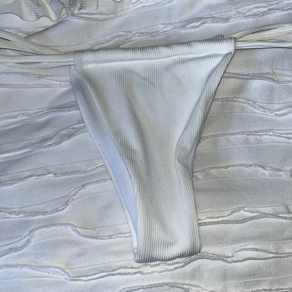 never worn - Picture 3 of 3